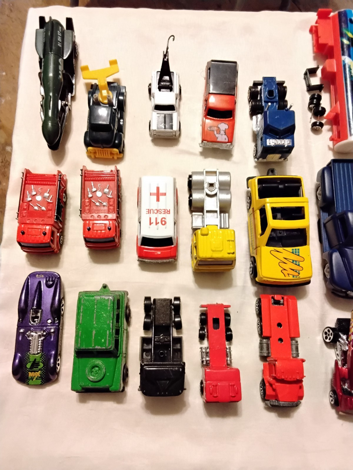 used car lot die cast metal and plastic mix 90s 33pc