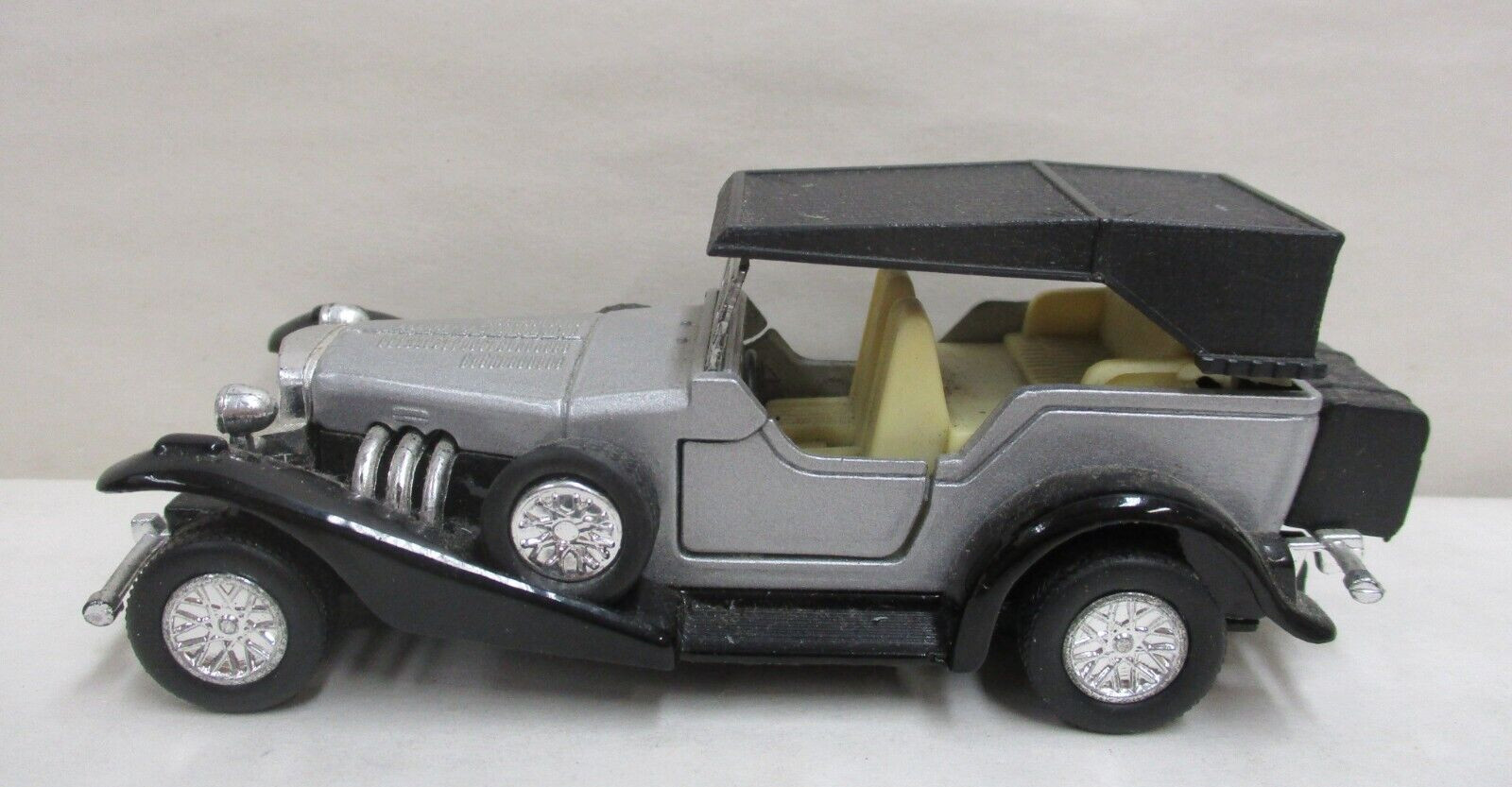 Roadster SS4711 Convertible Black & Silver Hard Top Diecast Friction Toy Car