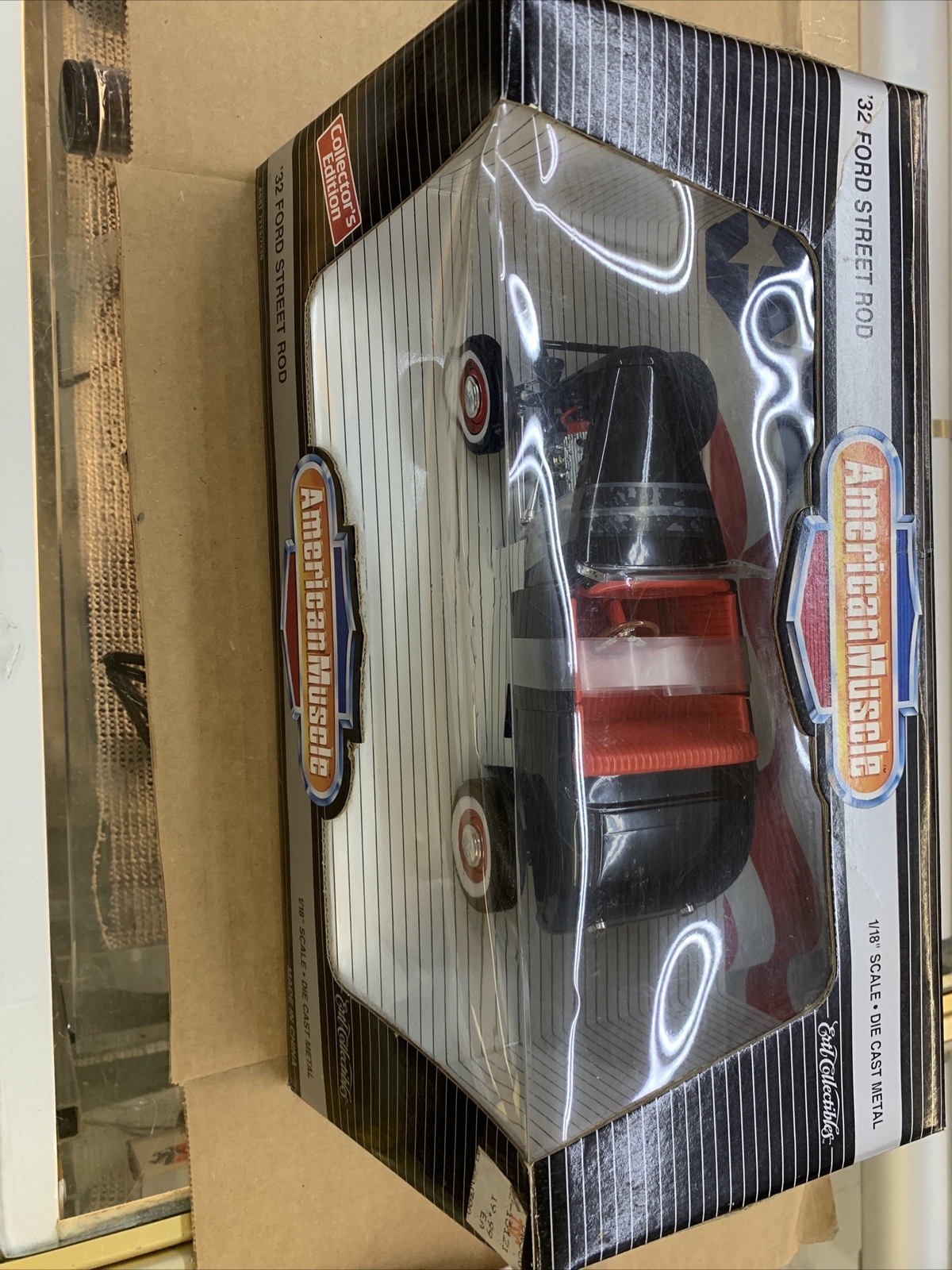 ERTL 1932 Ford Flathead V8 Street Rod 1:18 Black Diecast American Muscle Car