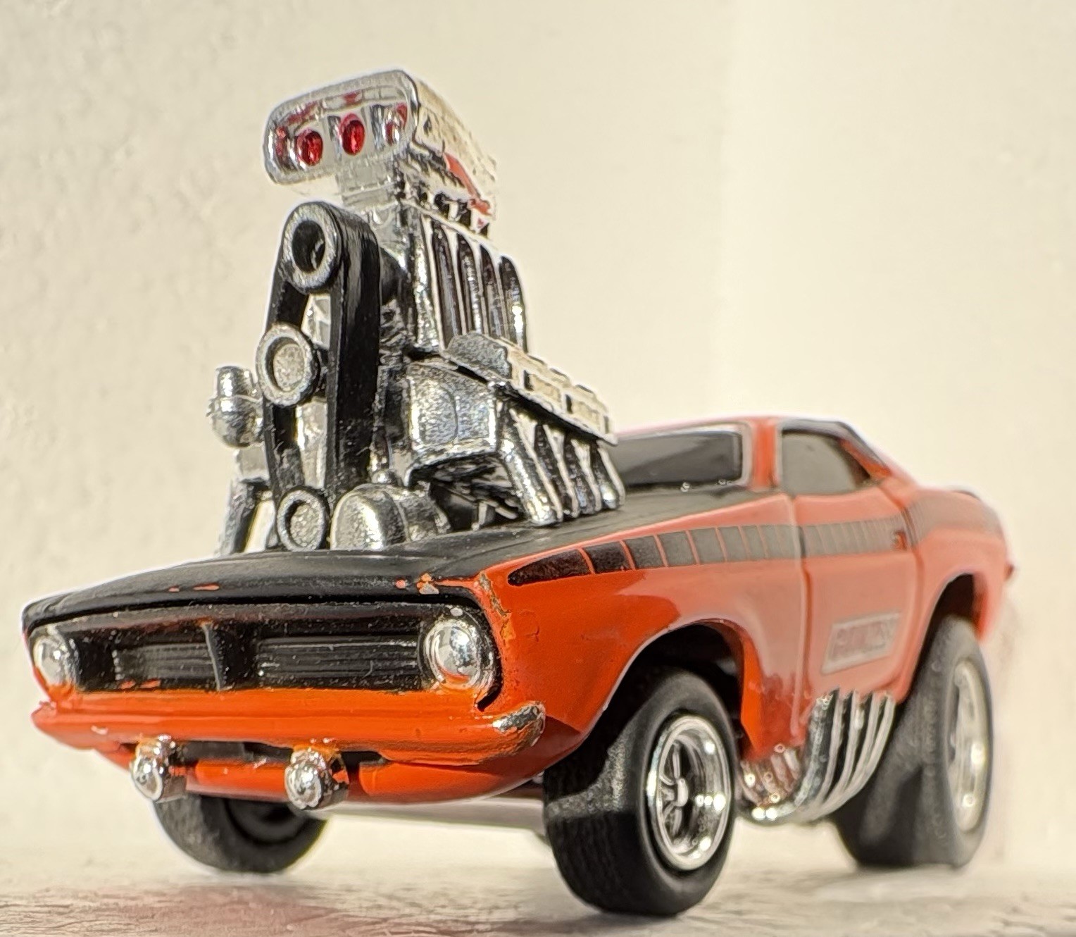 Muscle Machines 1970 Plymouth Barracuda AAR ‘Cuda 2000 Original Funline 1/64
