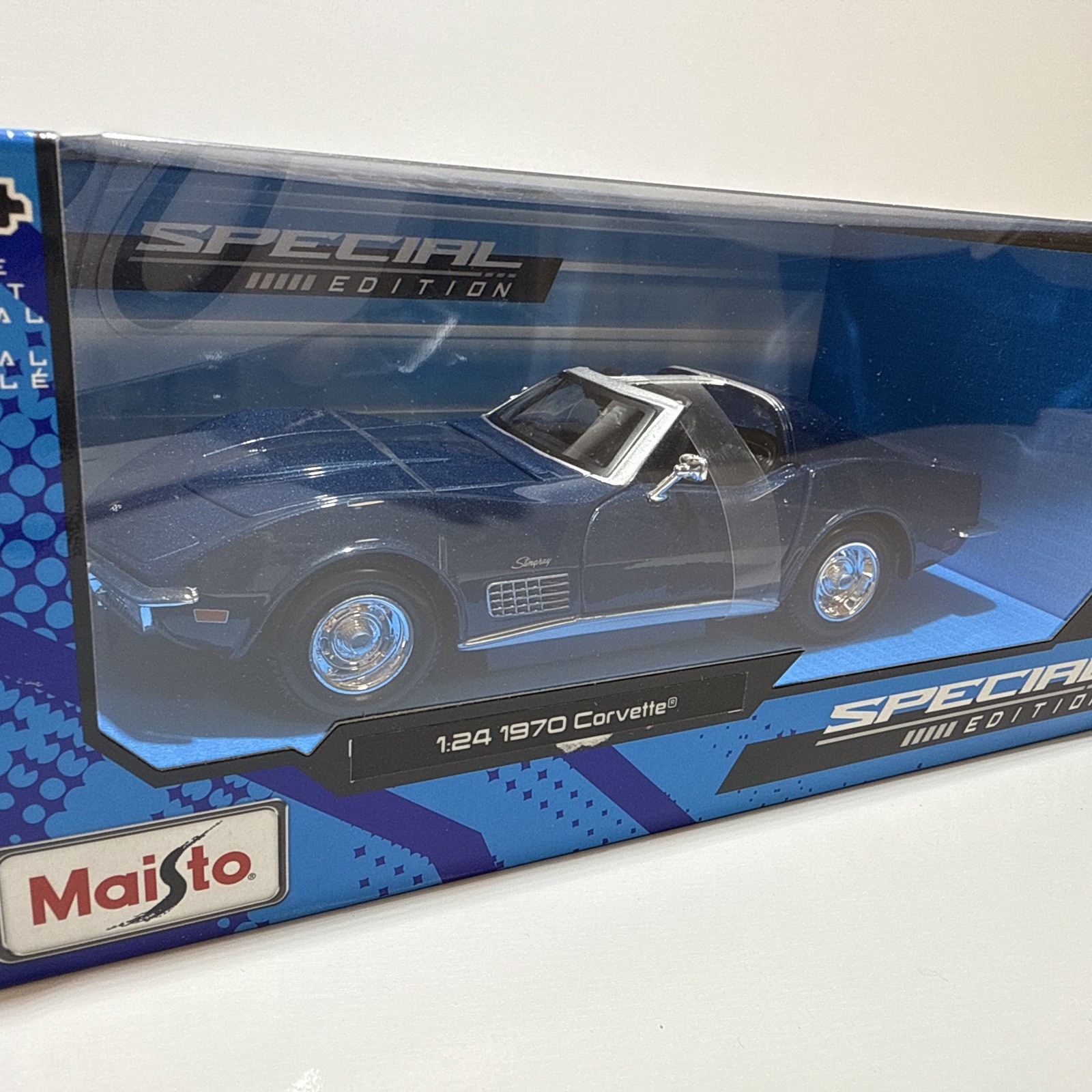 1970 CHEVROLET CORVETTE CONVERTIBLE BLUE 1/24 DIECAST MODEL CAR BY MAISTO 31202