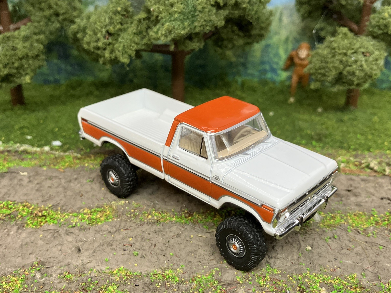 1977 Ford F-150 Ranger Explorer Lifted 4×4 Truck 1/64 Diecast Custom Greenlight