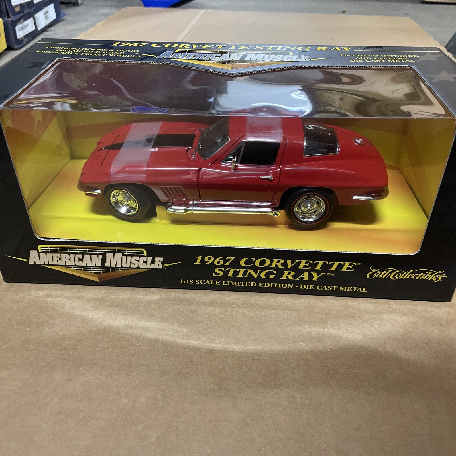1/18 ERTL/AMERICAN MUSCLE – 1967 CORVETTE STINGRAY [RED/BLACK W/STRIPE]