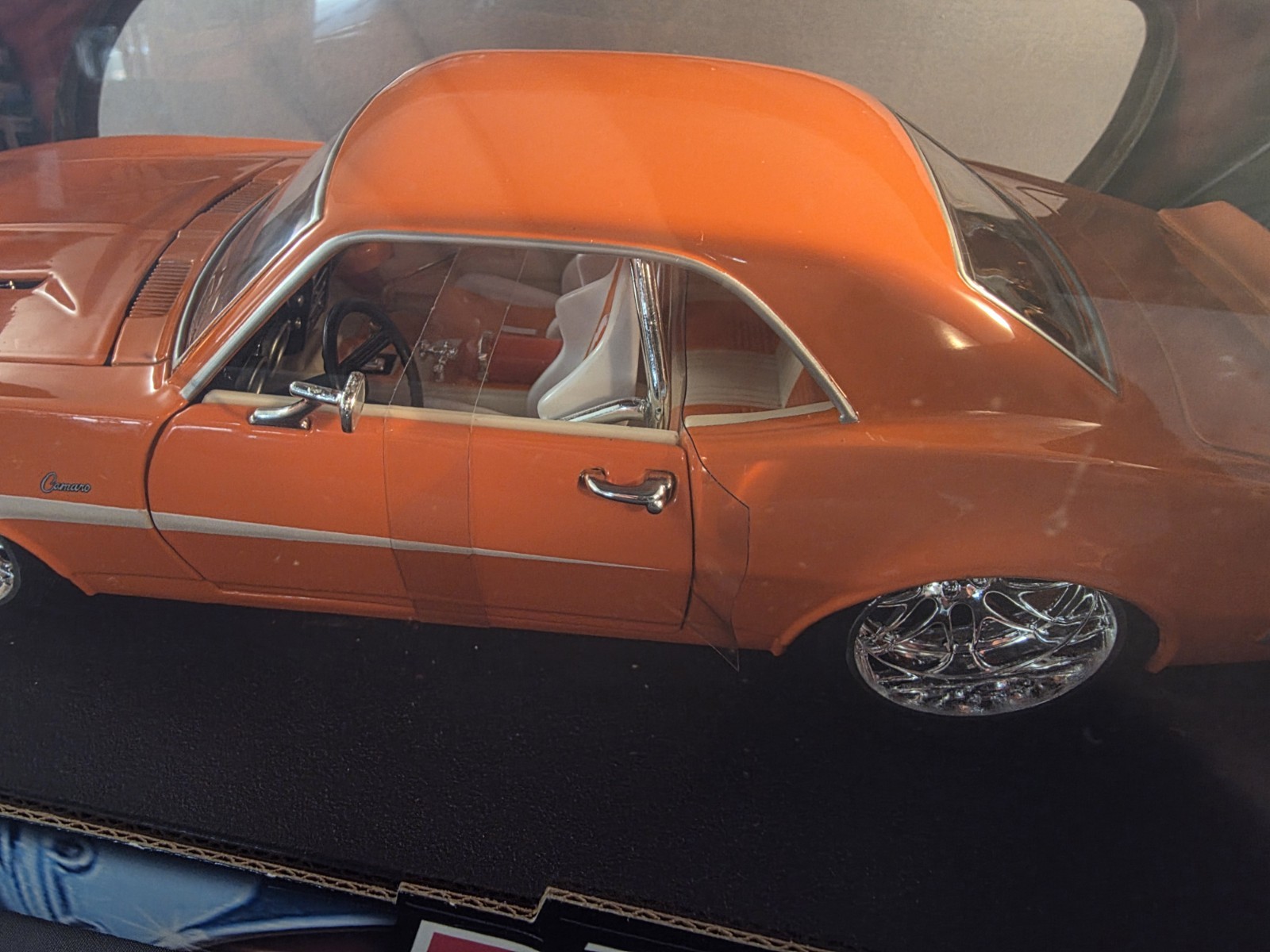 1:18 HOT WHEELS TEAM BAURTWELL WHIPS 68 CAMARO ORANGE & WHITE Chevrolet 2004 67