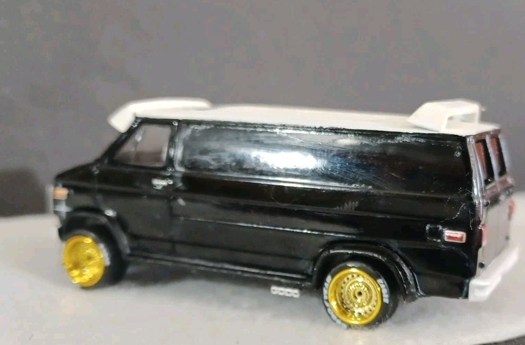 Greenlight ( CUSTOM) 1978 GMC VANDURA VAN