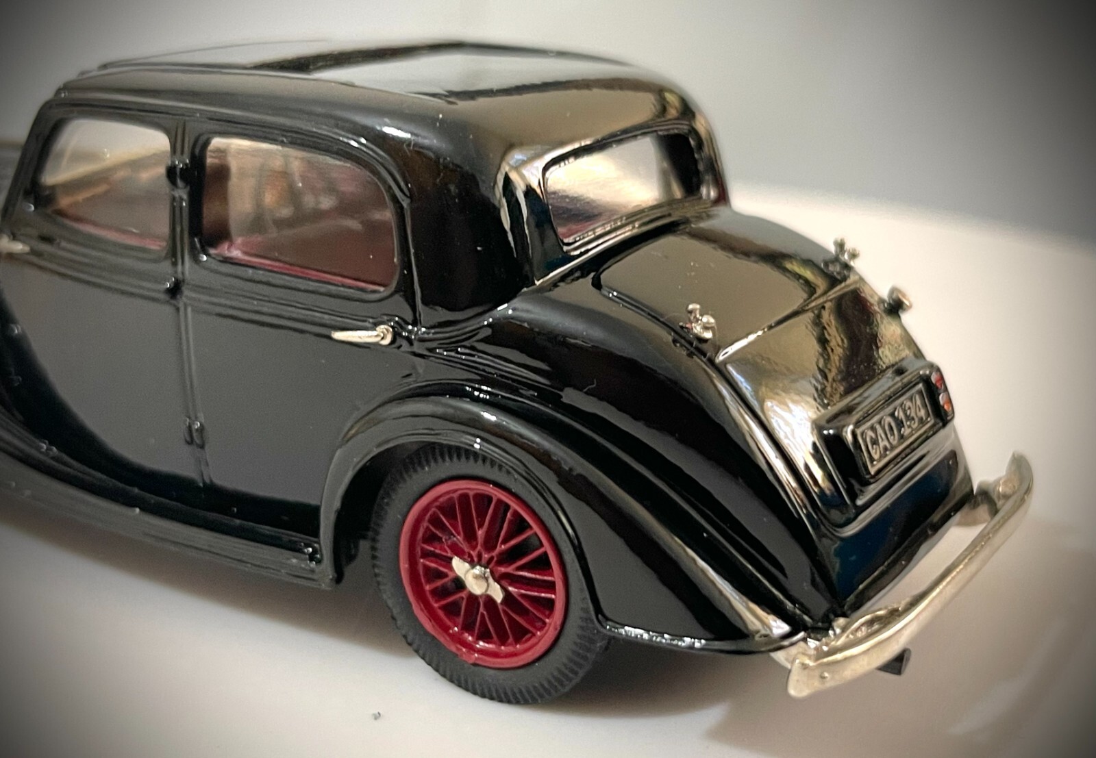 Lansdowne LDM 74a – 1937 Riley 12/4 Continental Touring Sedan (Black)