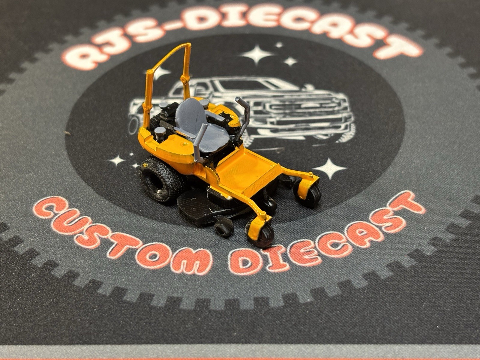 1/64 “orange”3D Printed Zero Turn Lawn Mower For Farm Diecast Diorama Greenlight
