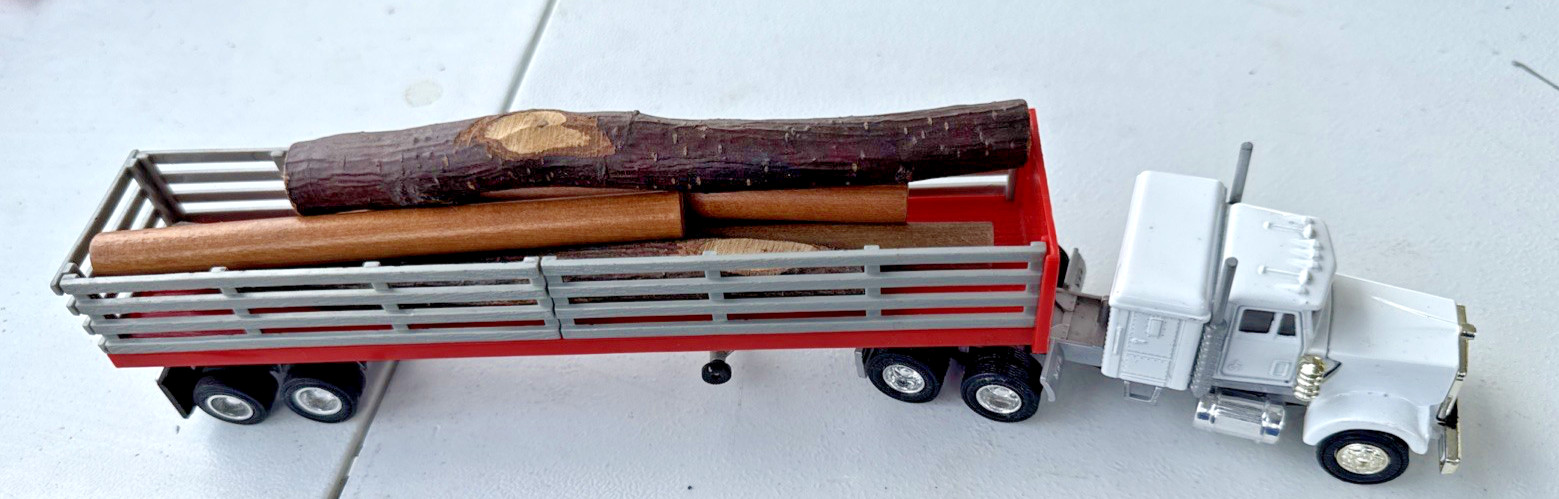 Lionel O Gauge Semi Truck/Trailer With Accessories