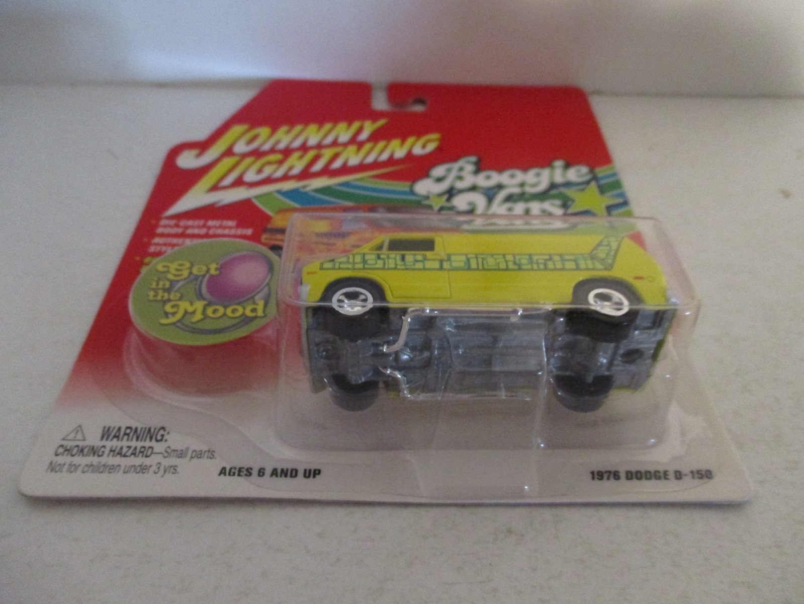 Johnny Lightning Boogie Van 1976 Dodge D-150 Yellow 2003 MOC