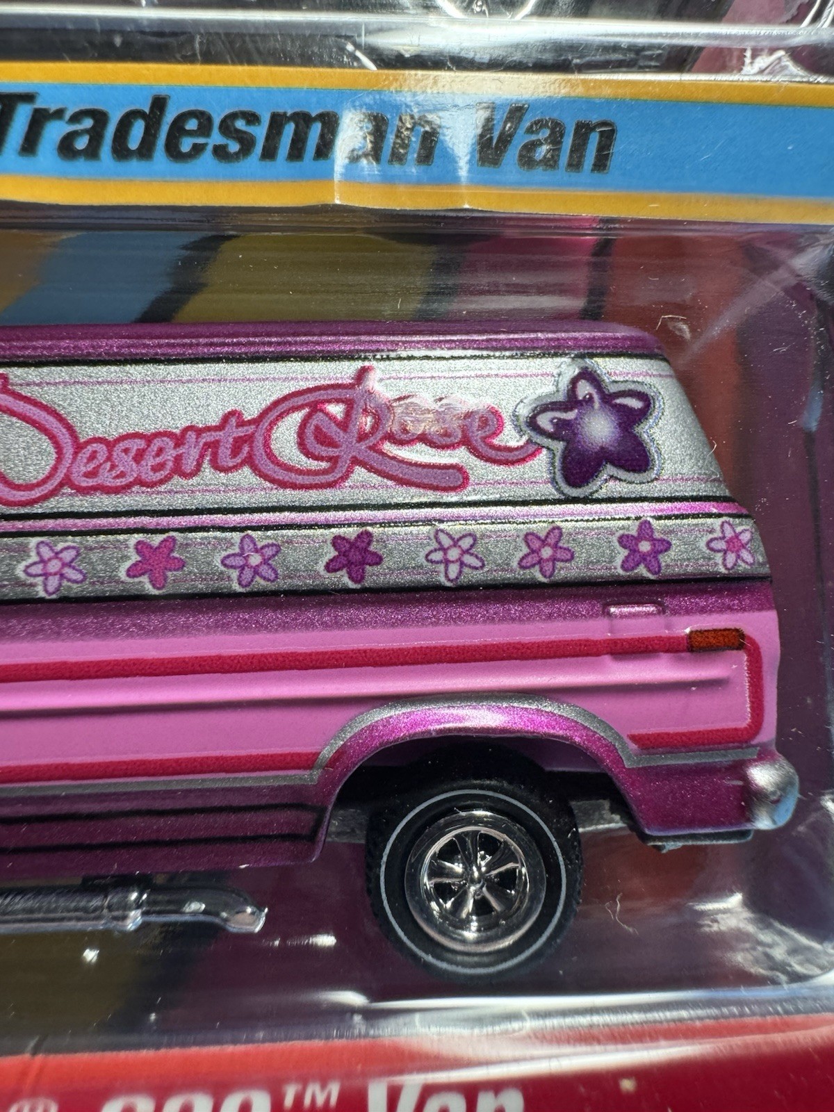 Johnny Lightning Boogie Vans 2-Pack 1976 Dodge Tradesman/1975 Chevy G20 1:64