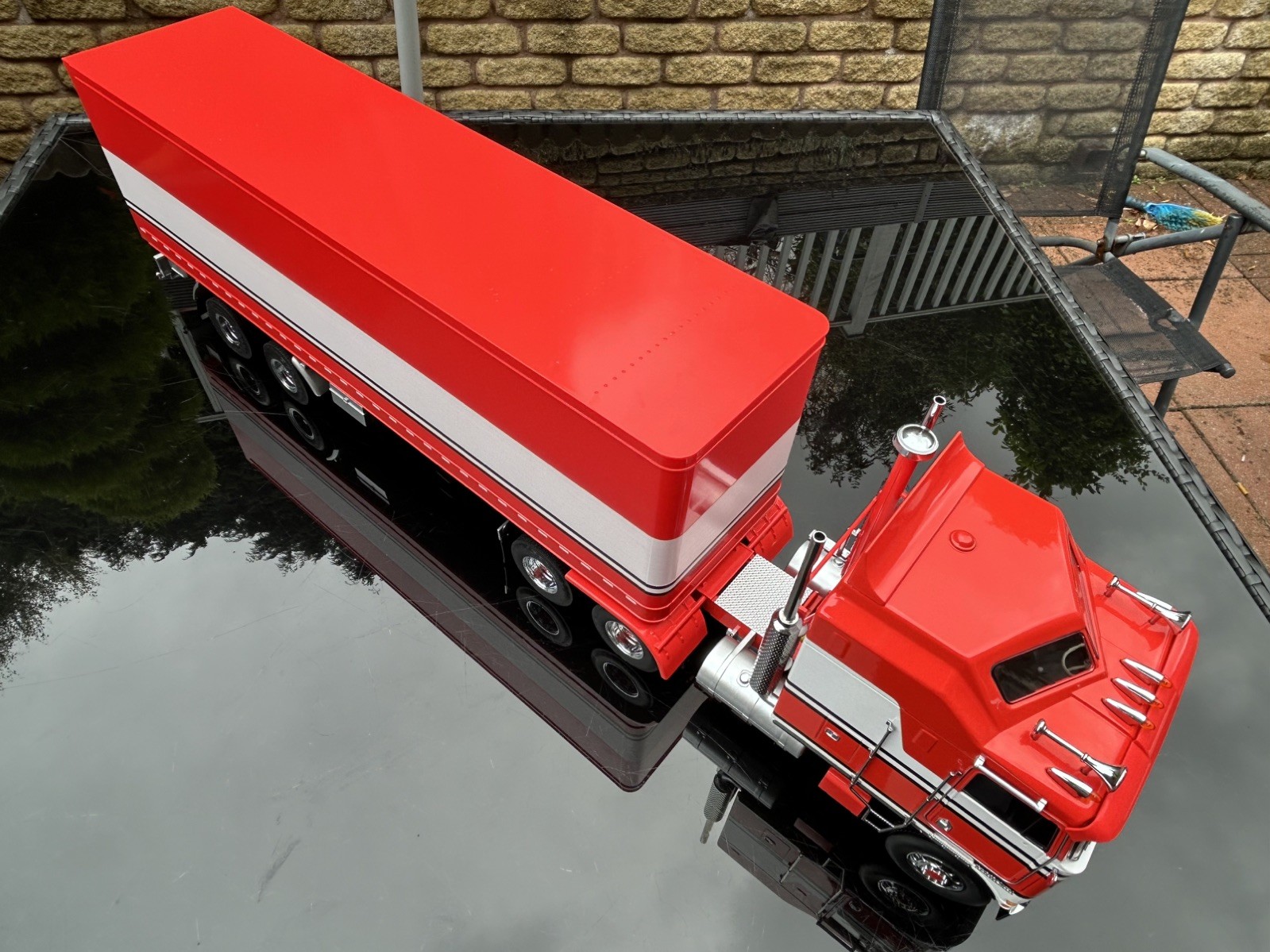 Road Kings 1/18 Scale Kenworth Truck & trailer , Bj and the bear colour scheme