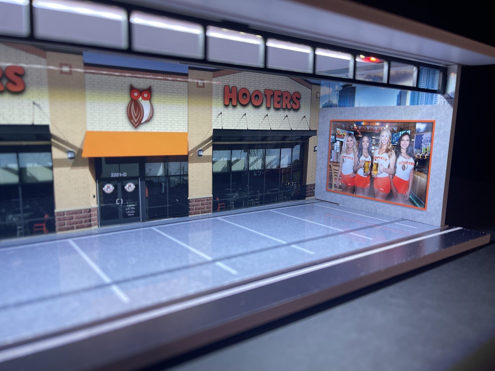 Hooters Interior Garage Theme 1:64 Model Diorama with LED Lighting