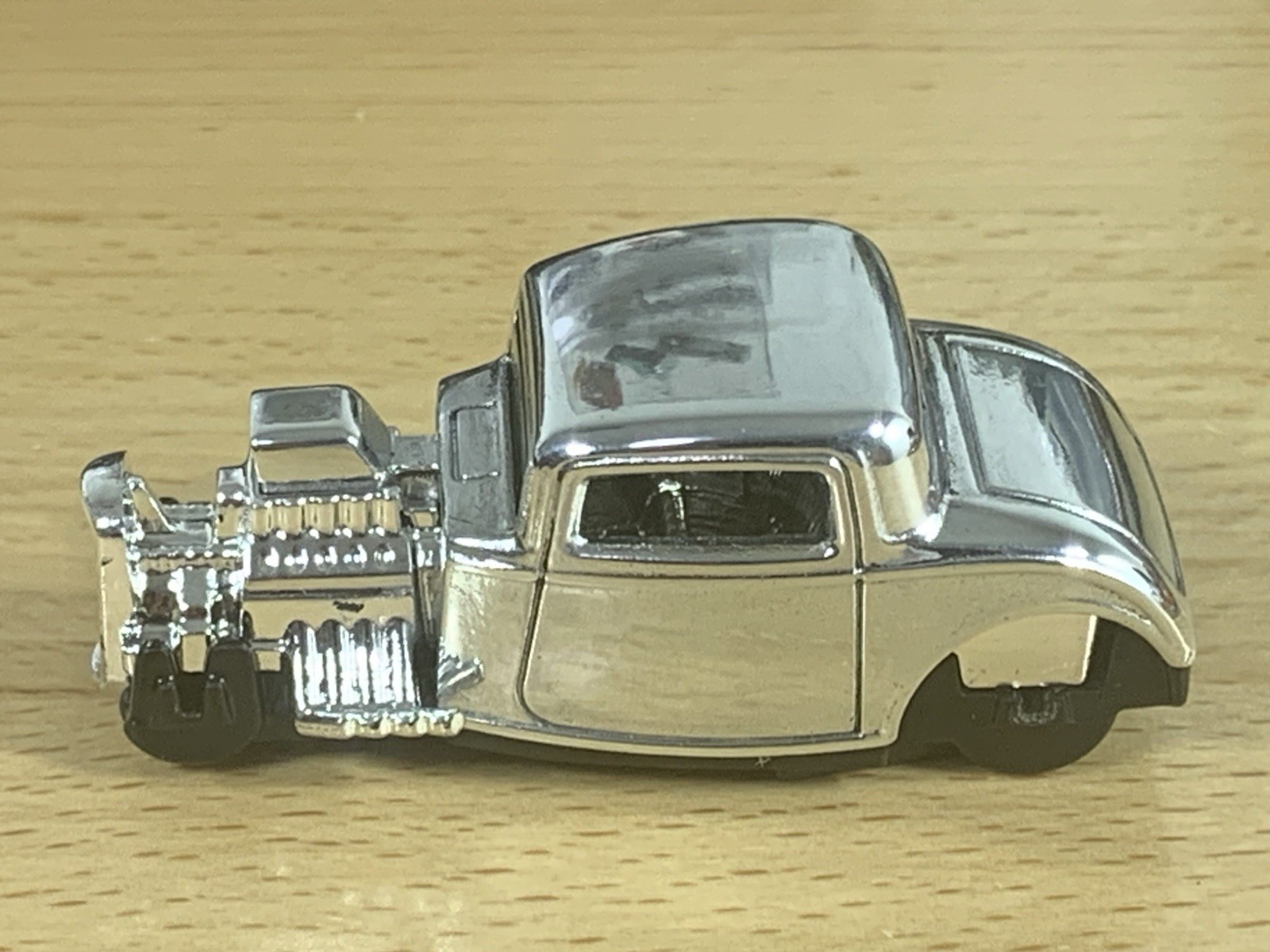 Hot Wheels Zinc Plated Custom ’32 Ford Hot Rod with Metal Base & Wheel Swap