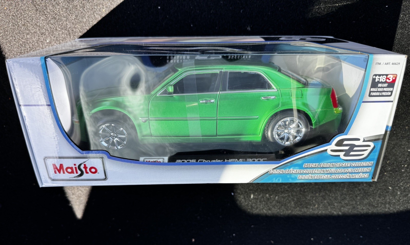 New in box Maisto 1:18 2005 Chrysler HEMI 300C Diecast Model Car Green
