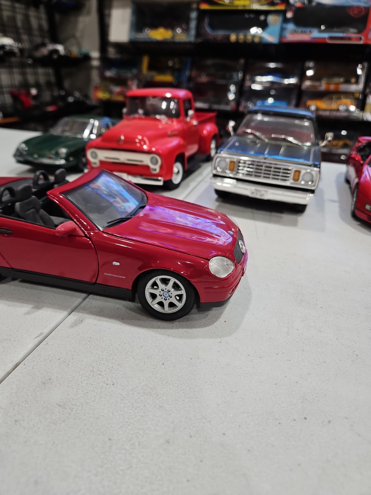 1:18 MAISTO MERCEDES BENZ SLK RED ON BLACK – NO BOX – FREE SHIPPING INCLUDED