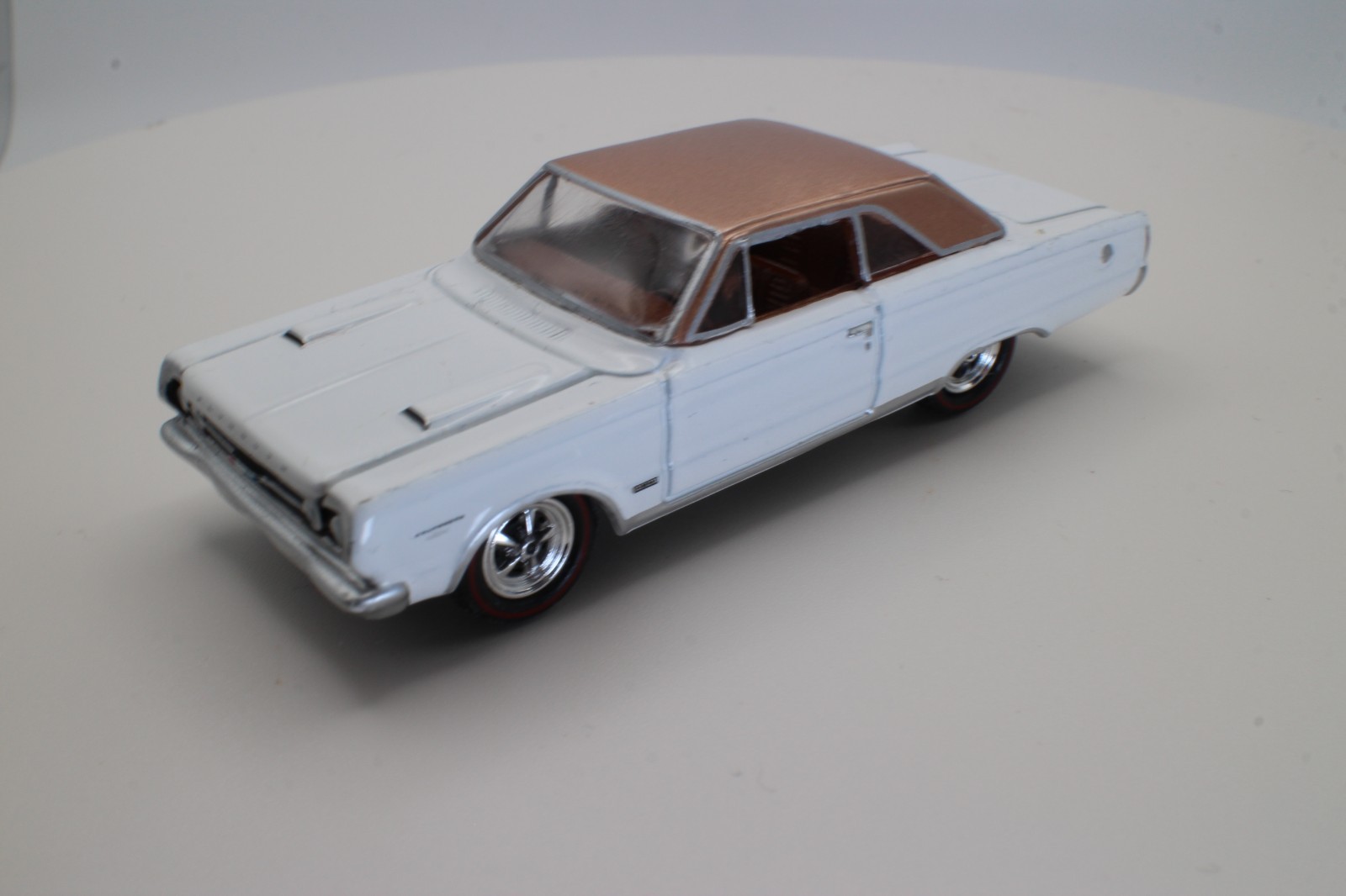 Johnny Lightning 1966 Plymouth Satellite White Copper Roof 1:64 Loose