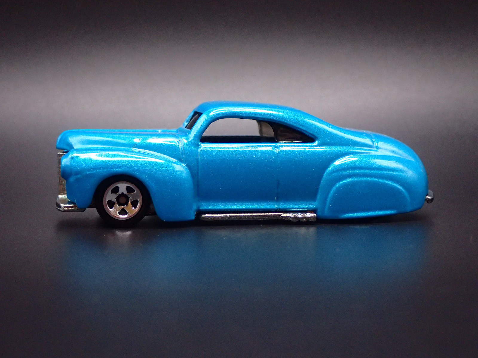 1941 41 FORD TAIL DRAGGER CUSTOM HOT ROD 1:64 SCALE DIORAMA DIECAST MODEL CAR