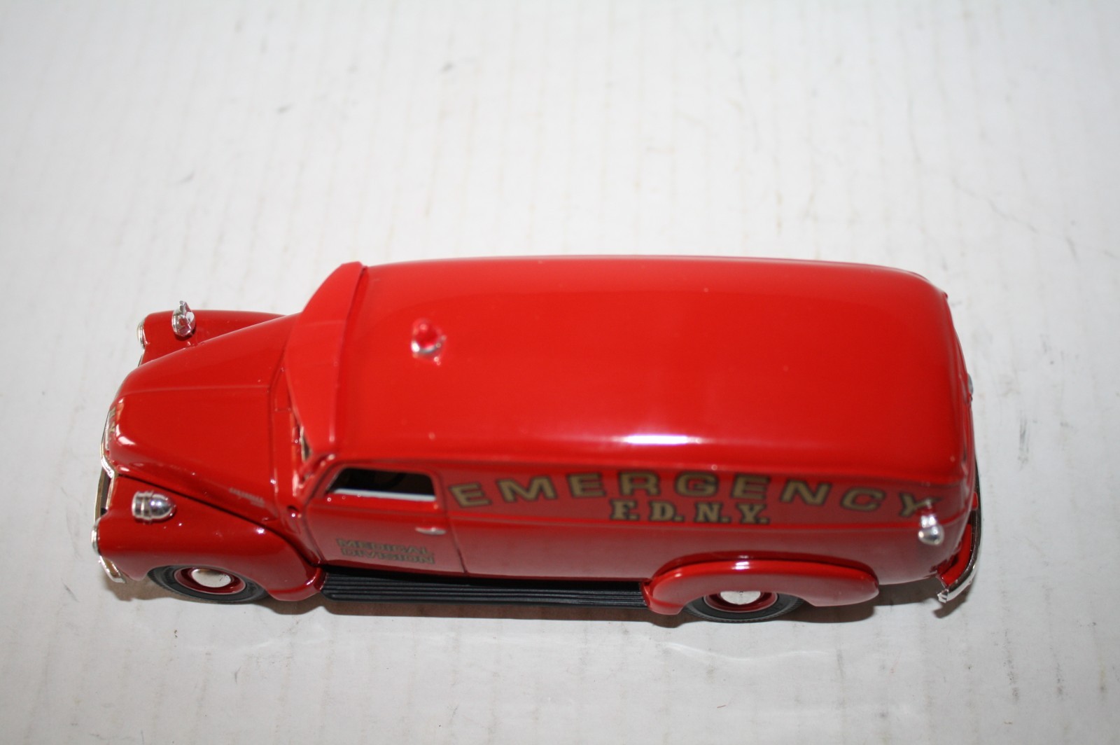 1949 CHEVY N.Y.F.D. PANEL TRUCK DIECAST-1/34-NICE-RED-BOX-1995 FIRST GEAR