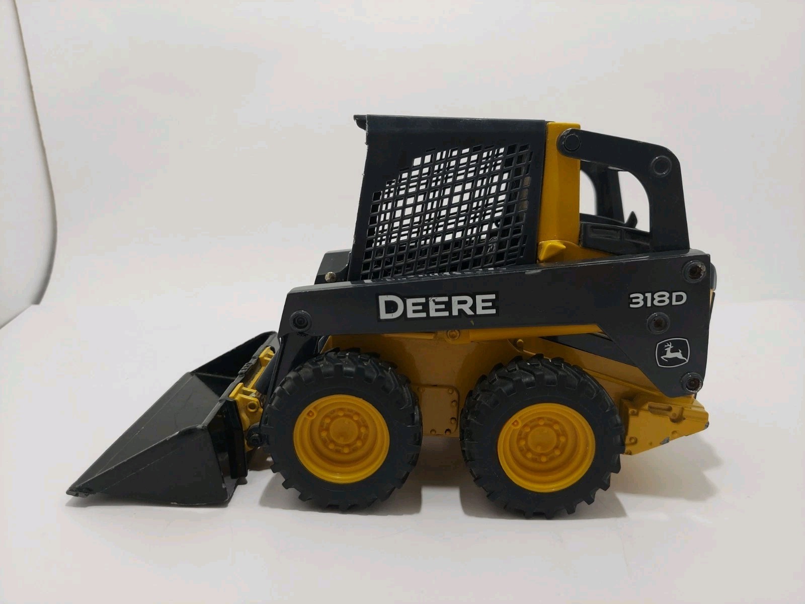 John Deere 318d Skid Steer Loader Diecast Toy Ertl 1/16