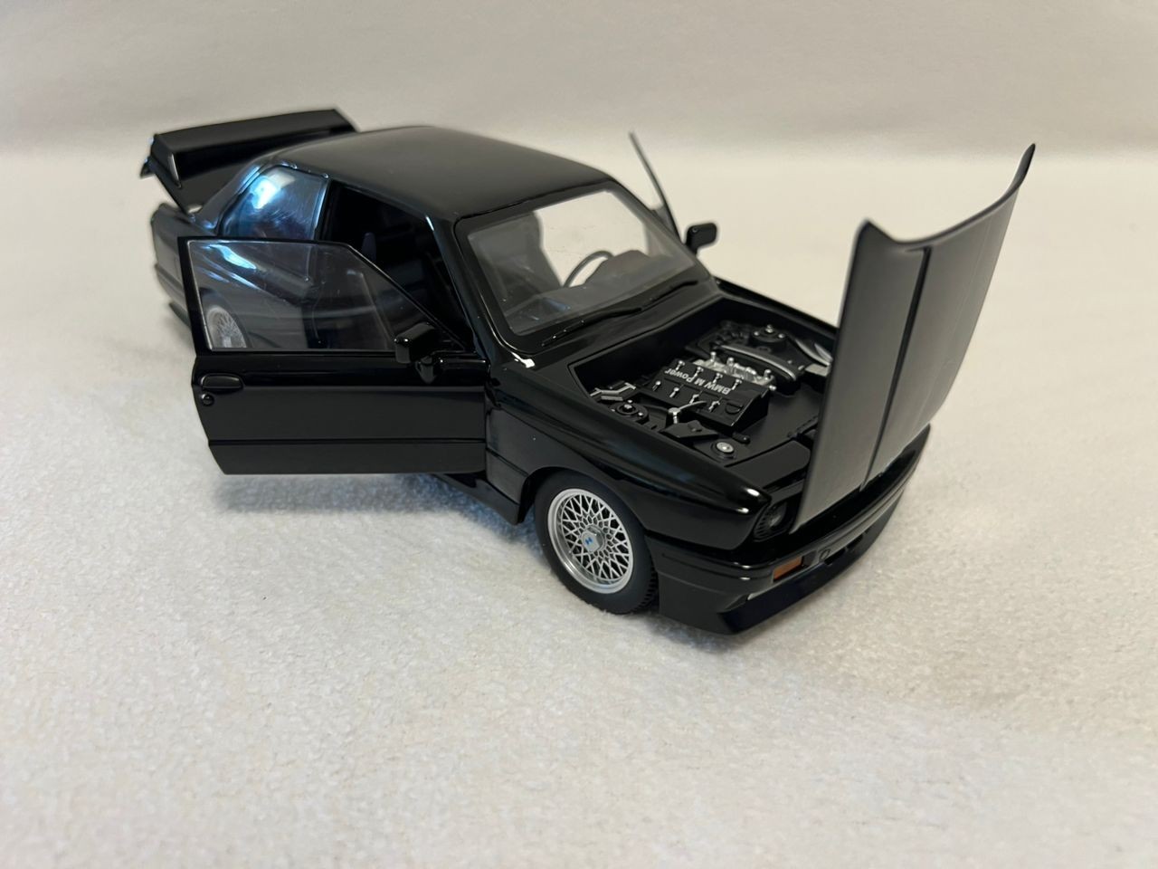 1:24 1988 BMW M3 E30 Diecast Alloy Sports Car Model Sound & Light Collectible