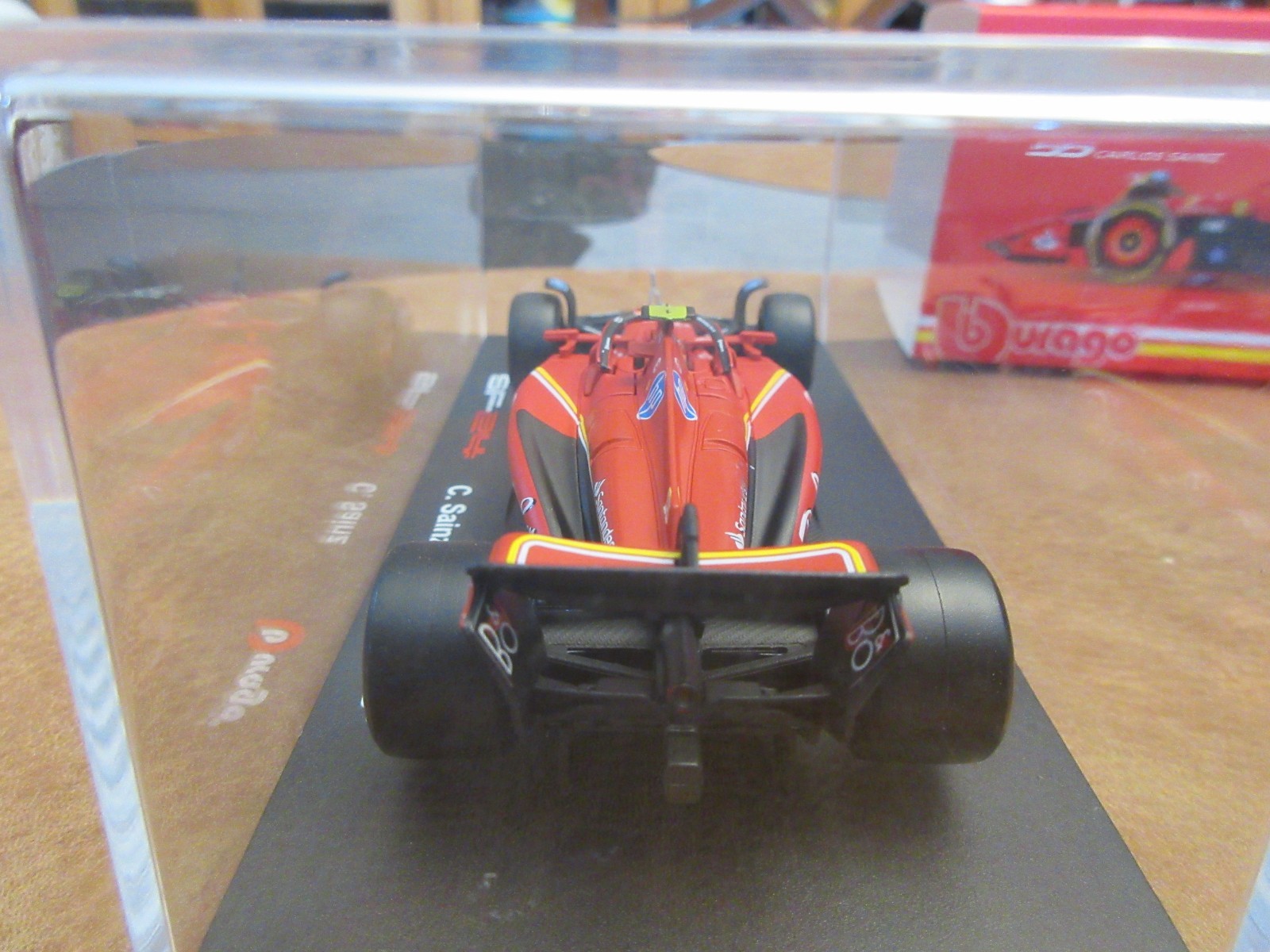 1:43 Bburago Premium F1 SF-24 Carlos Sainz 55 Ferrari Shell Formula 1 Racing Car