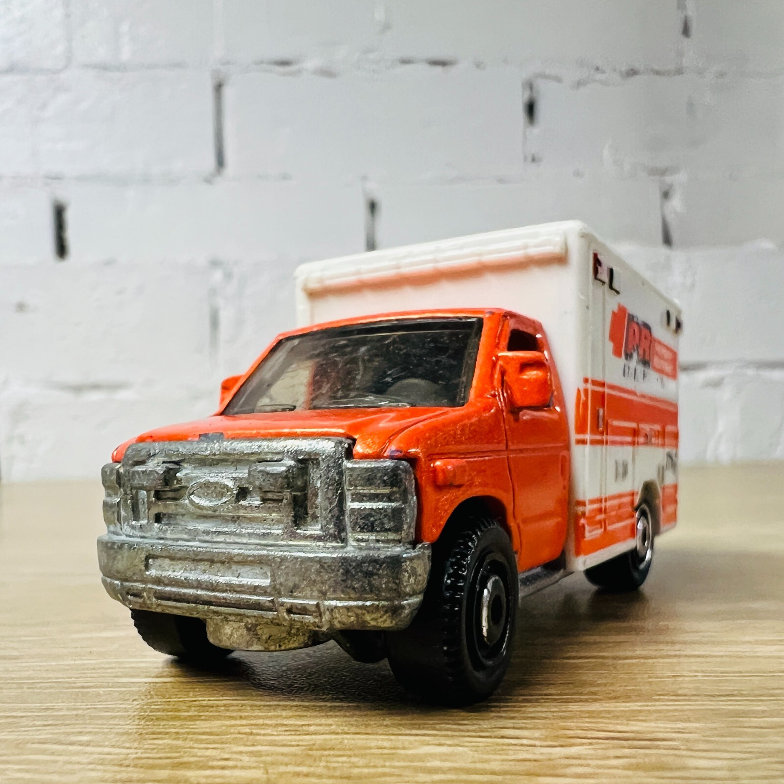 Ford E350 Ambulance 2009 Orange White Emergency Response MB771 Primary PR