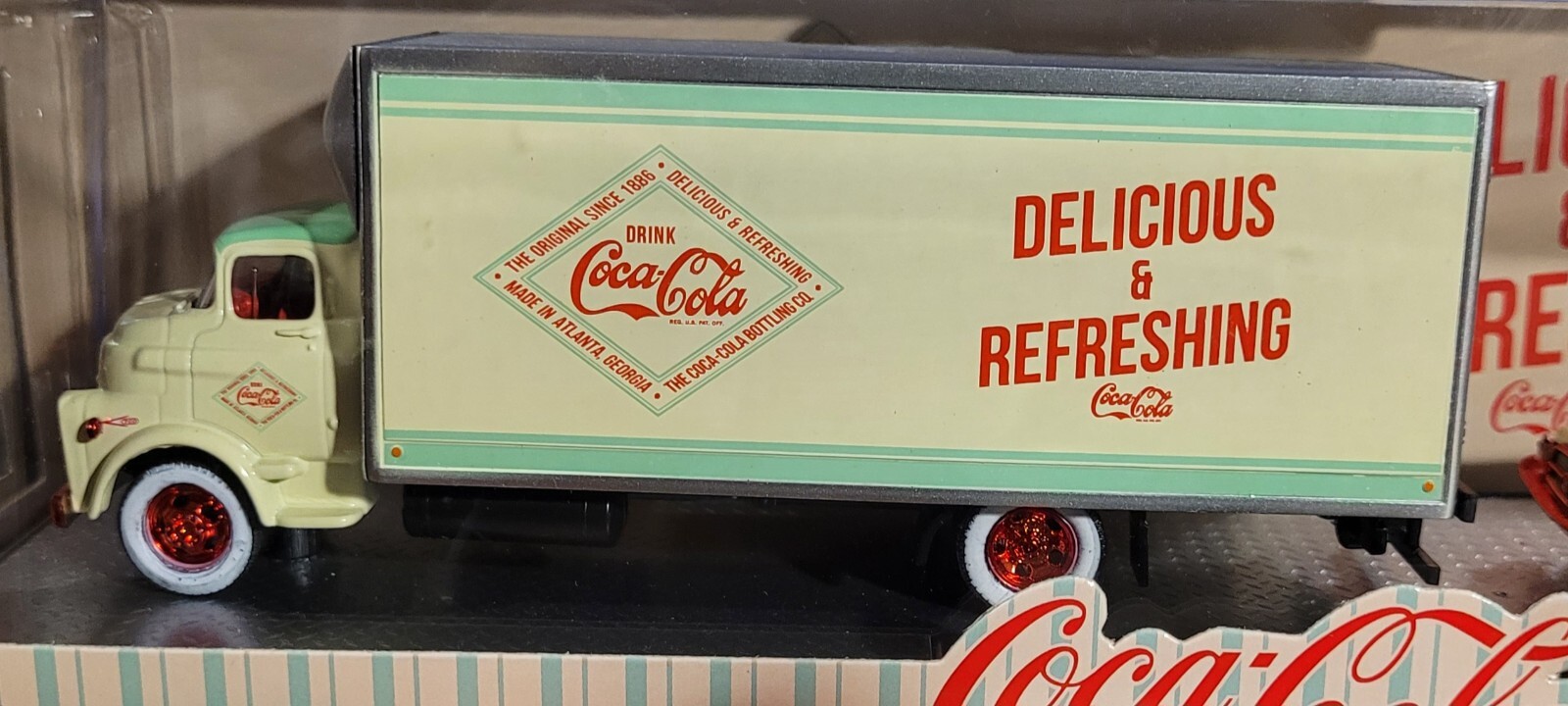2023 M2 MACHINES 1958 DODGE COE & 1960 CHRYSLER TW20 22-12 ” CHASE ” COCA-COLA