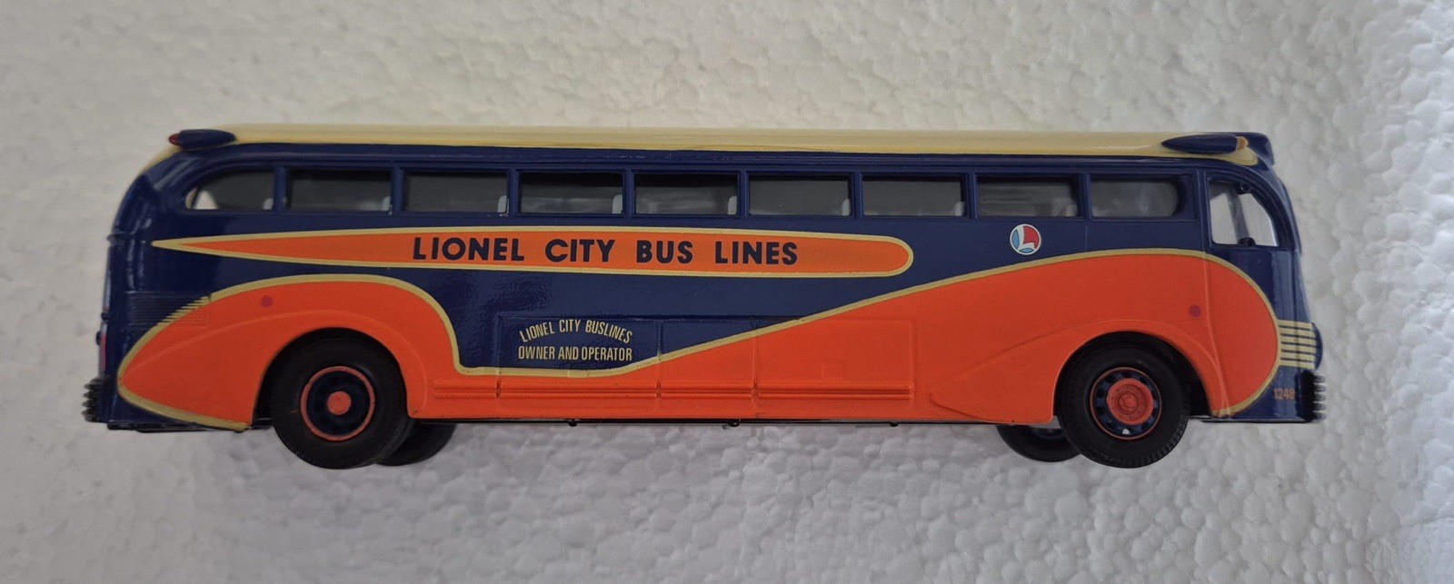 Corgi Classics Lionel City Yellow Coach 743 Bus Lines VGC Ref CE02