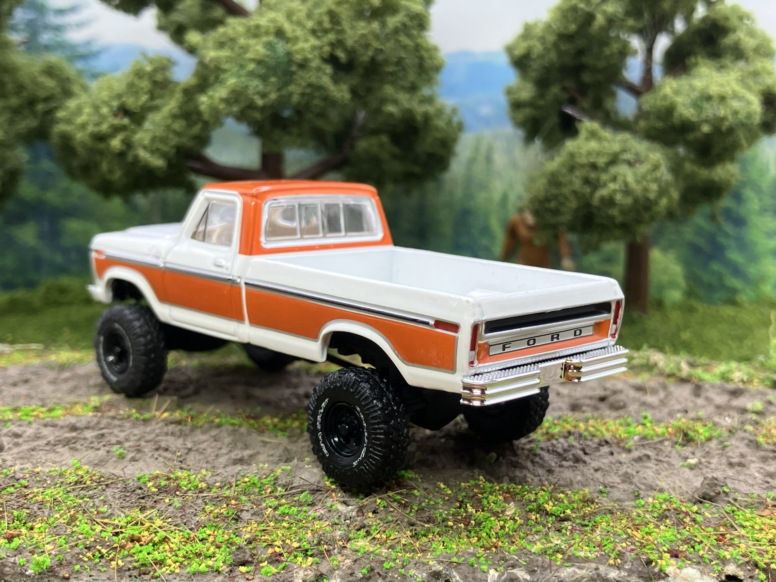 1977 Ford F-150 Ranger Explorer Lifted 4×4 Truck 1/64 Diecast Custom Greenlight