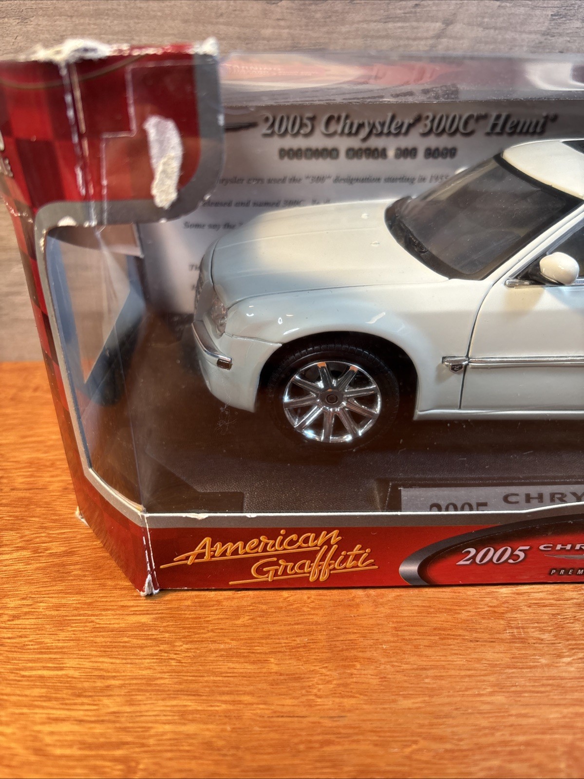 Motor Max American Graffiti 2005 Chrysler 300C Hemi 1:18 Diecast White READ