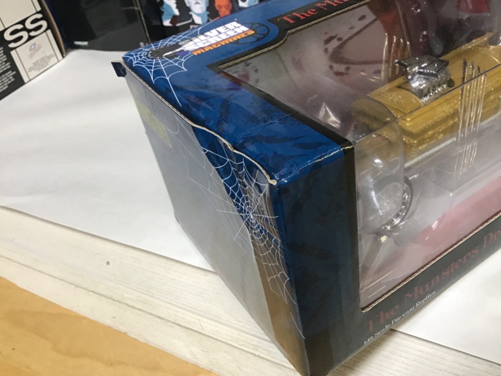 DRAGULA THE MUNSTERS TV SERIES COFFIN CAR AUTO WORLD 1/18 #AWSS137 BARRIS MIB