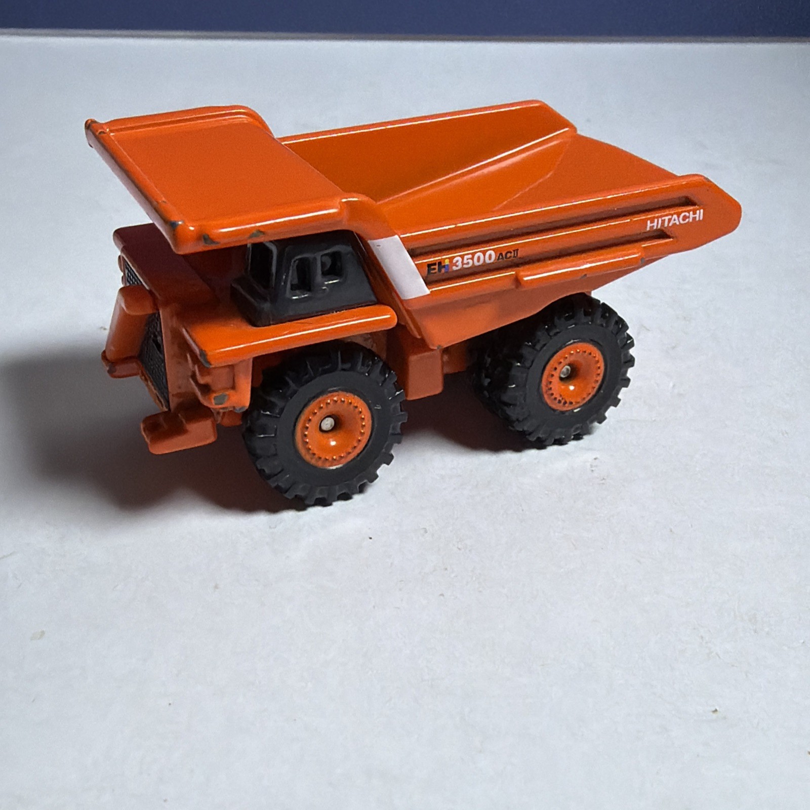 Takara Tomy Tomica #102 Hitachi Rigid Dump Truck EH3500AC II 1/185 Scale