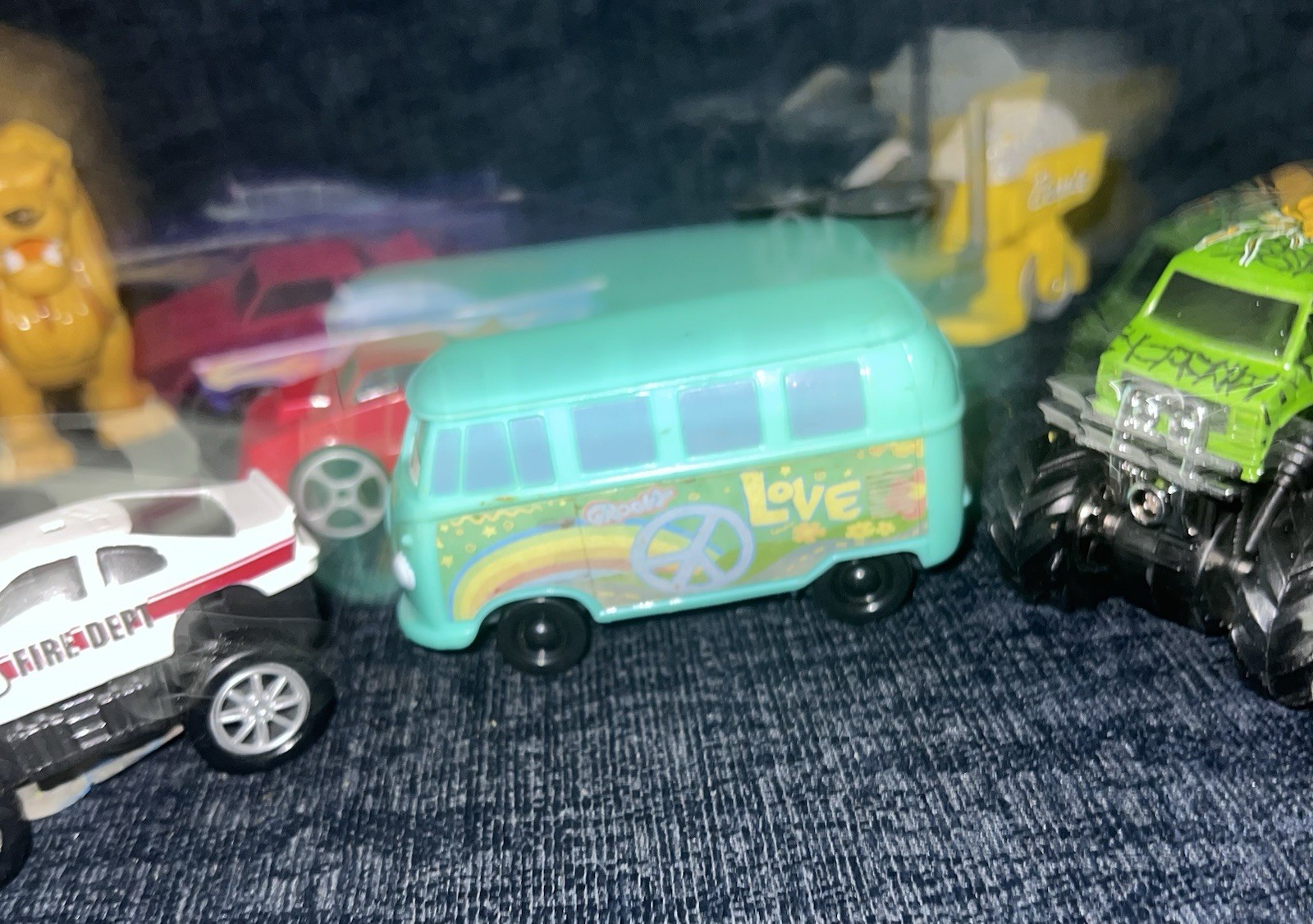 Mix Of 8 Toy, Cars, And Lions, Etc. Please See Photos.