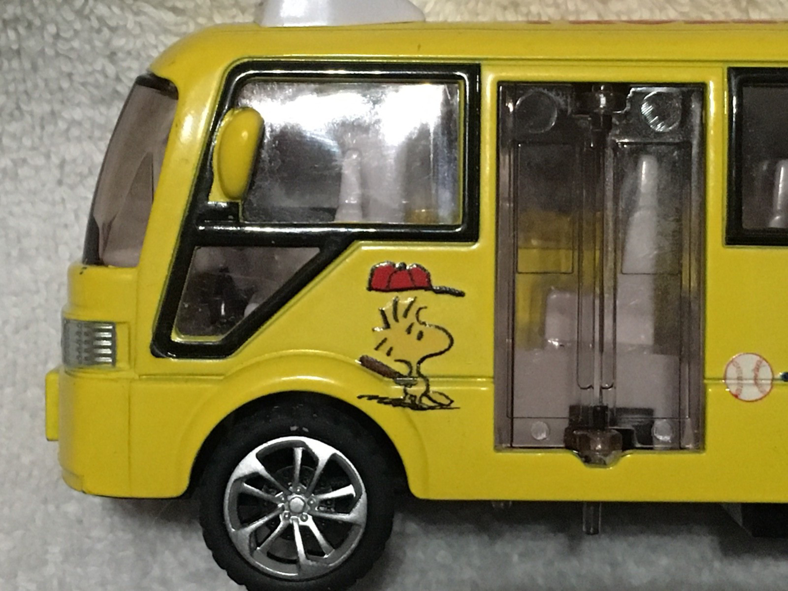 Peanuts Snoopy’s “That’s How I Roll” Diecast 5.5″ Bus Yellow Side Door Opens