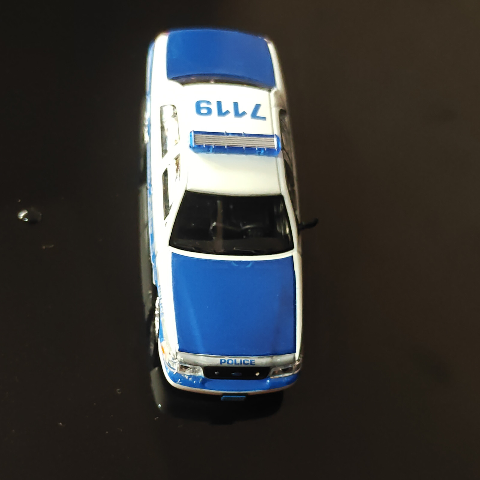 WEPD 1/64 BPD Victoria Crown Scale CarModel Custom with LED Lights（defective）