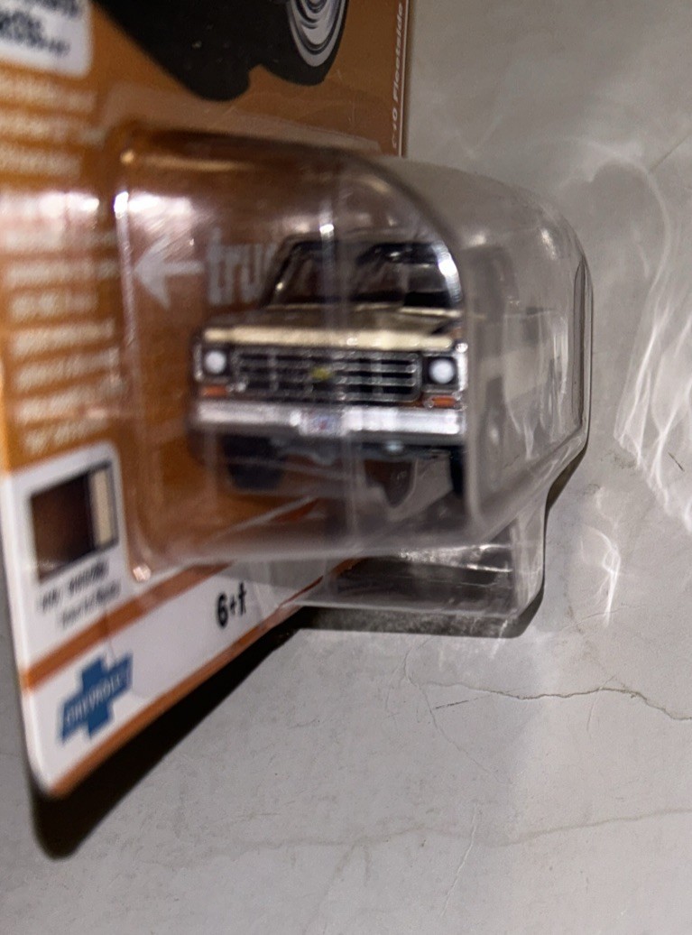 AUTO WORLD 1977 CHEVY BONANZA C10 FLEETSIDE 2020 Brand New