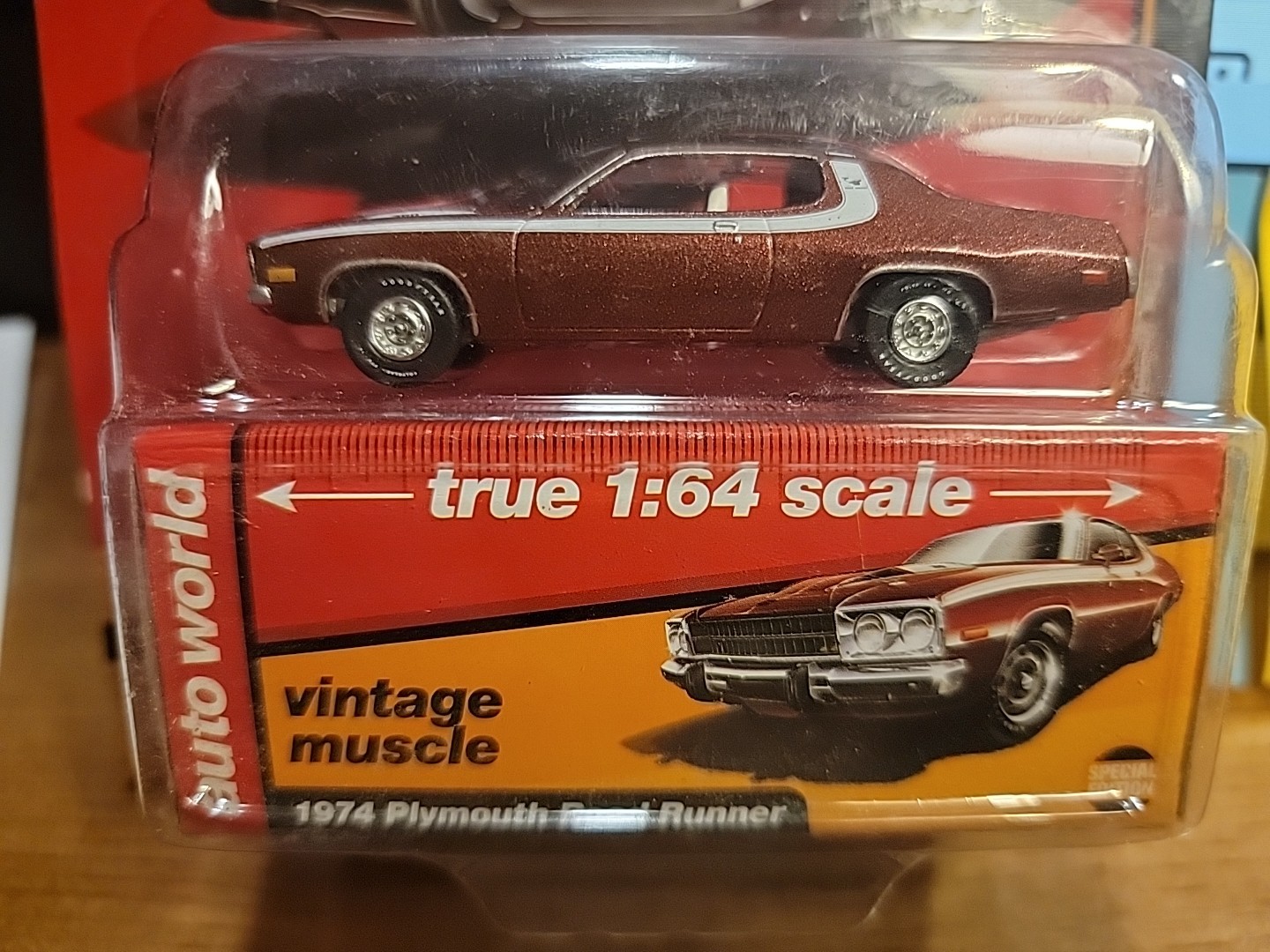 Auto World 1974 Plymouth Road Runner HOBBY EXCLUSIVE (2017) 1:64 VINTAGE MUSCLE