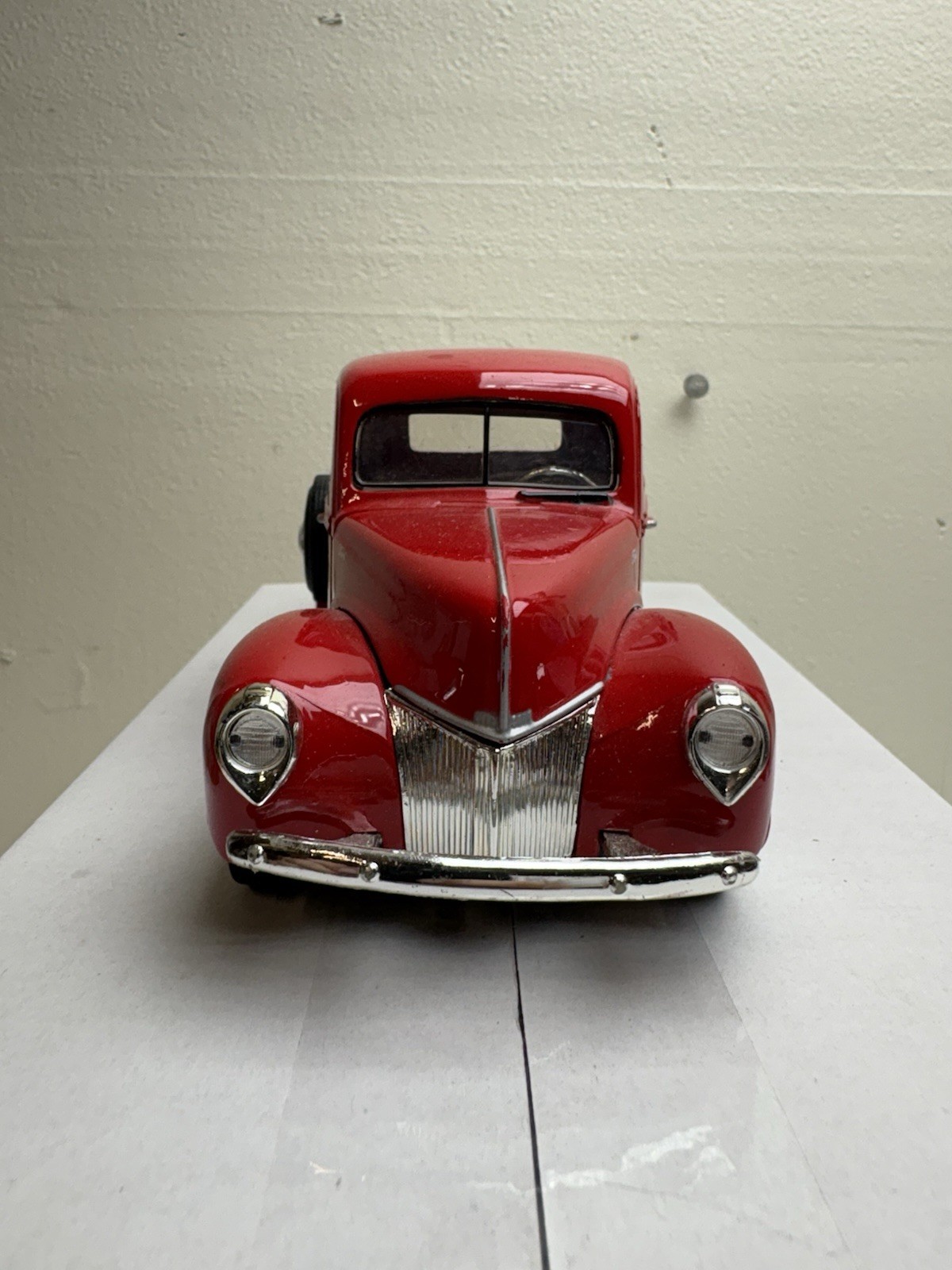 1940 Red Ford Pickup Truck – 1:24 Scale Diecast Motormax, No. 68062