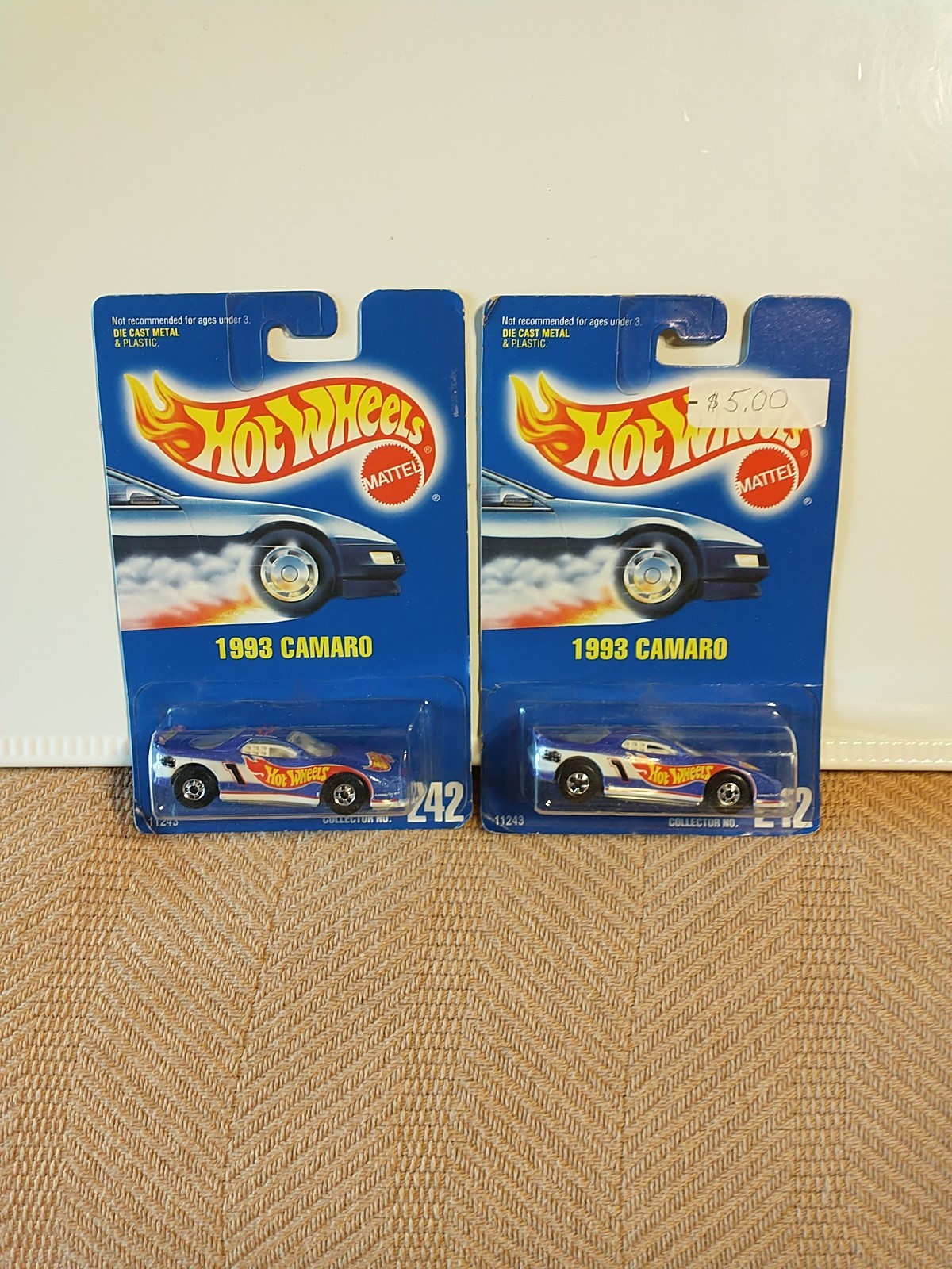 1991 Mattel Hot Wheels Die Cast Metal & Plastic Set Of 2 1993 Camaro #242