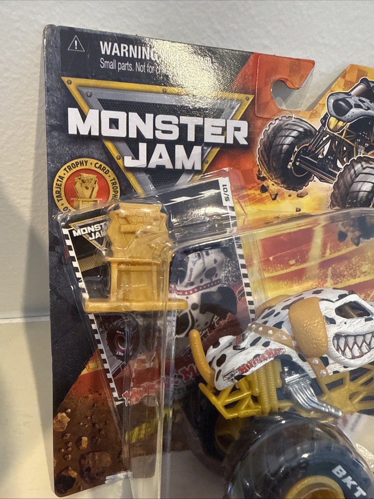 SPIN MASTER MONSTER JAM GOLD TROPHY CARD SERIES MONSTER MUTT SERIES 01 NEW 2026