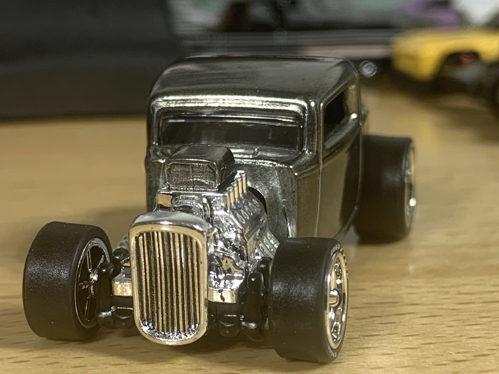Hot Wheels Zinc Plated Custom ’32 Ford Hot Rod with Metal Base & Wheel Swap