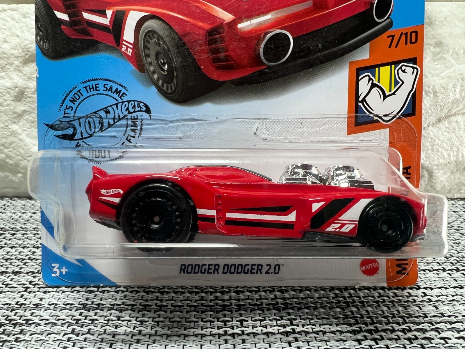 Hot Wheels Muscle Mania 7/10 Rodger Dodger 2.0 193/250 Red