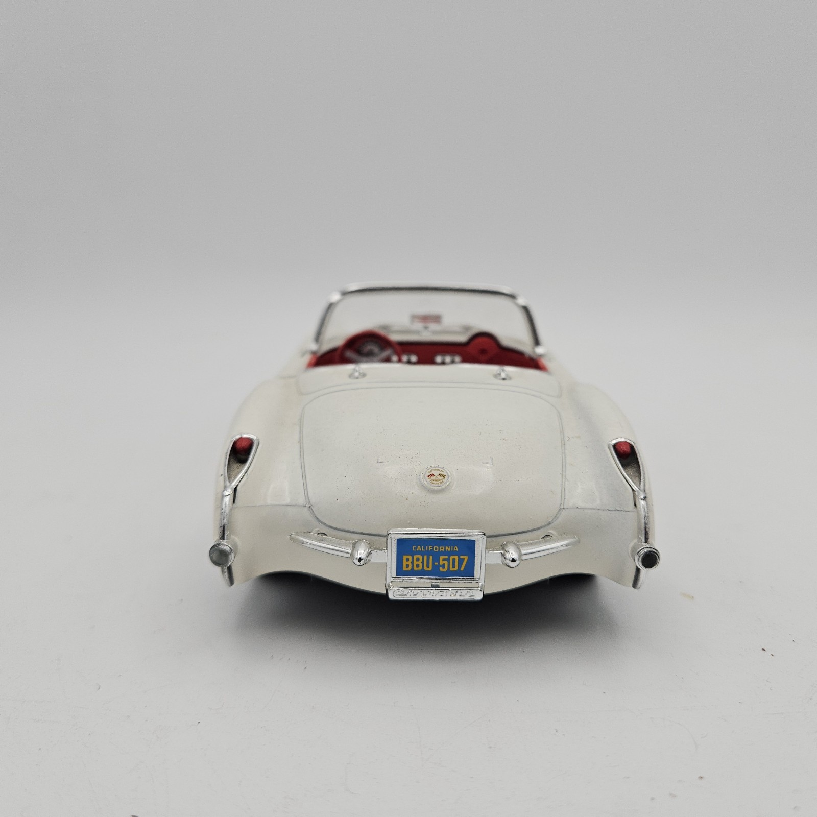 Burago 1:24 Diecast 1957 Chevrolet Corvette White & Red No Box