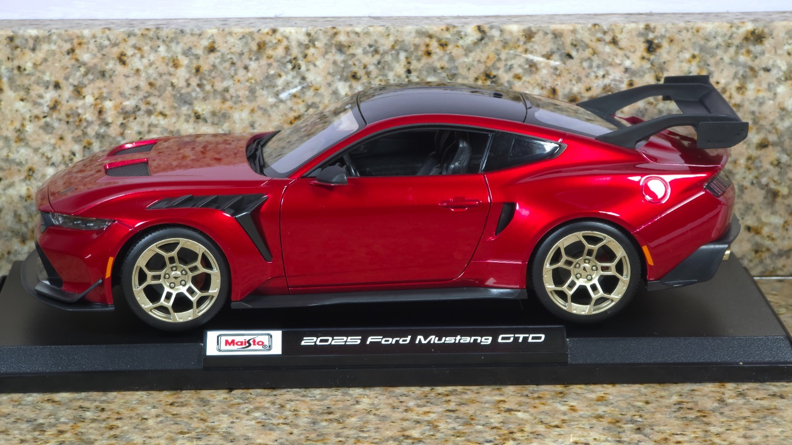 2025 Ford Mustang GTD 1:18 Maisto Exclusive Style Special Edition – RED
