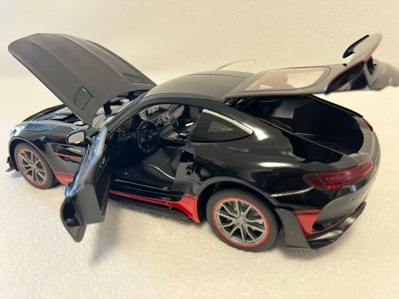 1:18 Mercedes-AMG GT-R Diecast Model Car – Luxury Sports Collectible, Detailed
