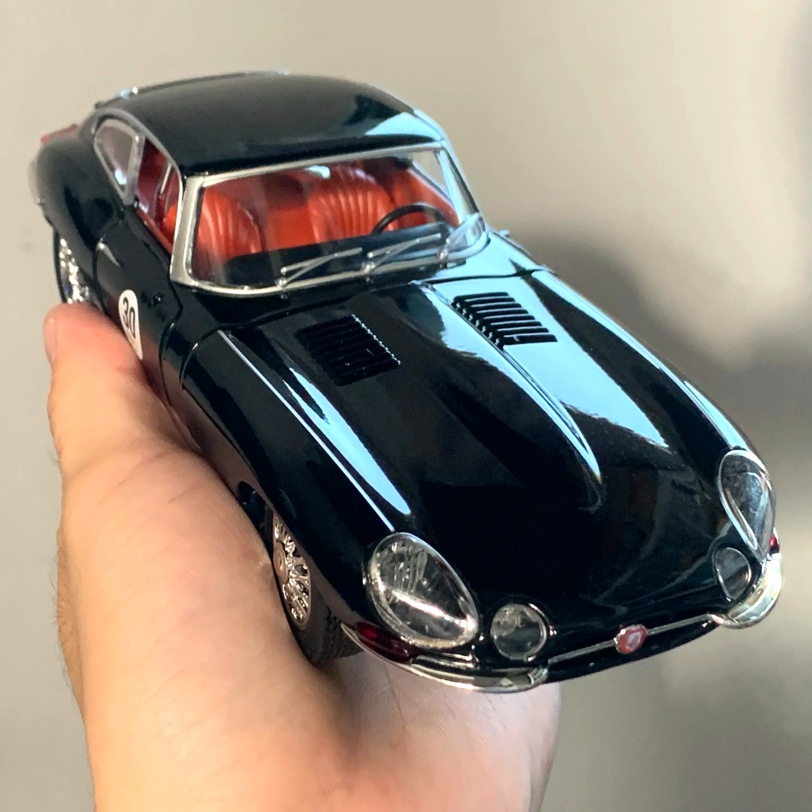 1:24 Jaguar E-Type Vintage Diecast Car – 1961 Classic Model w/ Light Toy Gift
