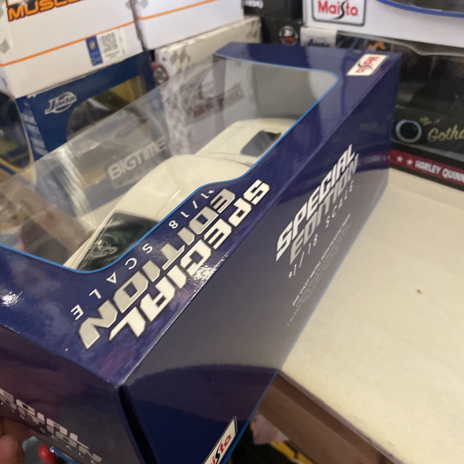 1/18 Maisto 1968 Ford Mustang Cobra Jet White Special Edition Exclusive Style