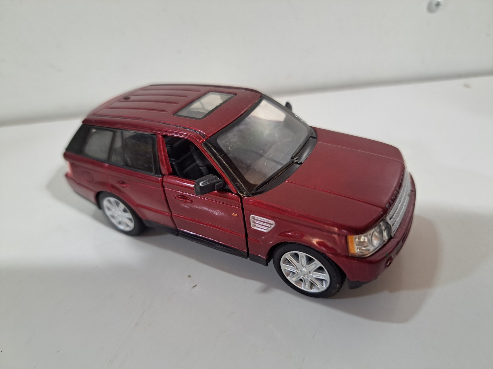 Kinsmart Die Cast 1:38 Range Rover Sport Supercharged Luxury SUV