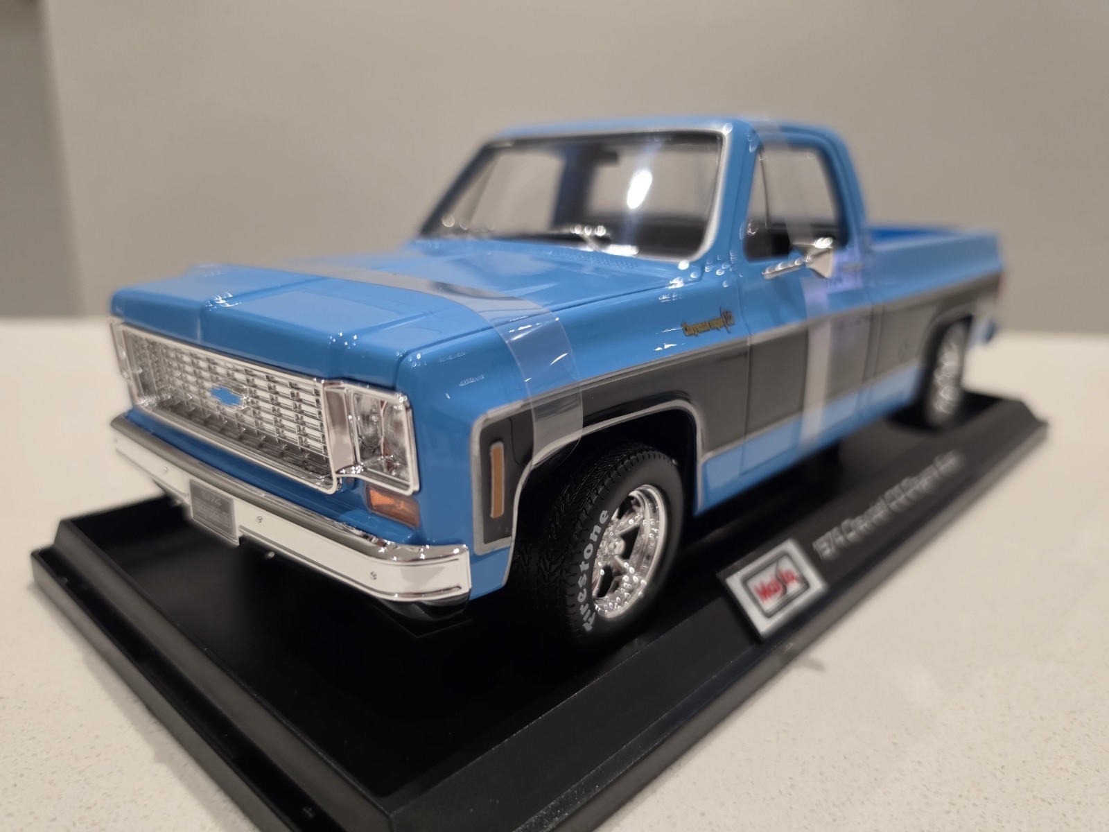 1974 Chevrolet C10 Cheyenne Super 1:18 Diecast Pickup Truck by Maisto New in Box