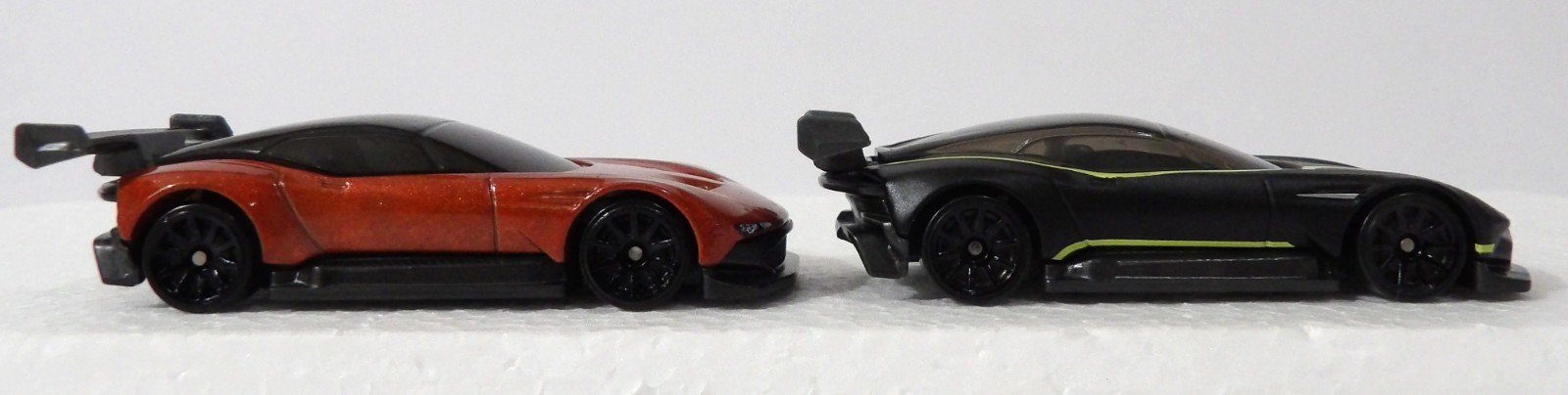 Hot Wheels Aston Martin Vulcan 5 Pack Exclusives Very Nice JC15